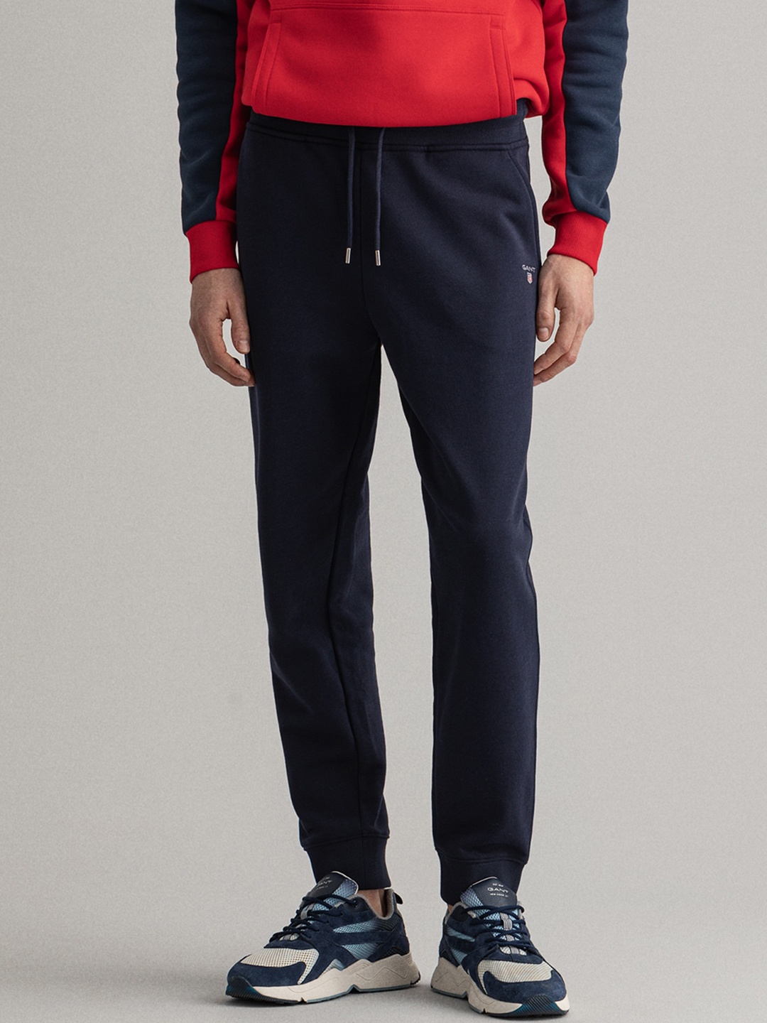 

GANT Men Navy Blue Solid Cotton Joggers