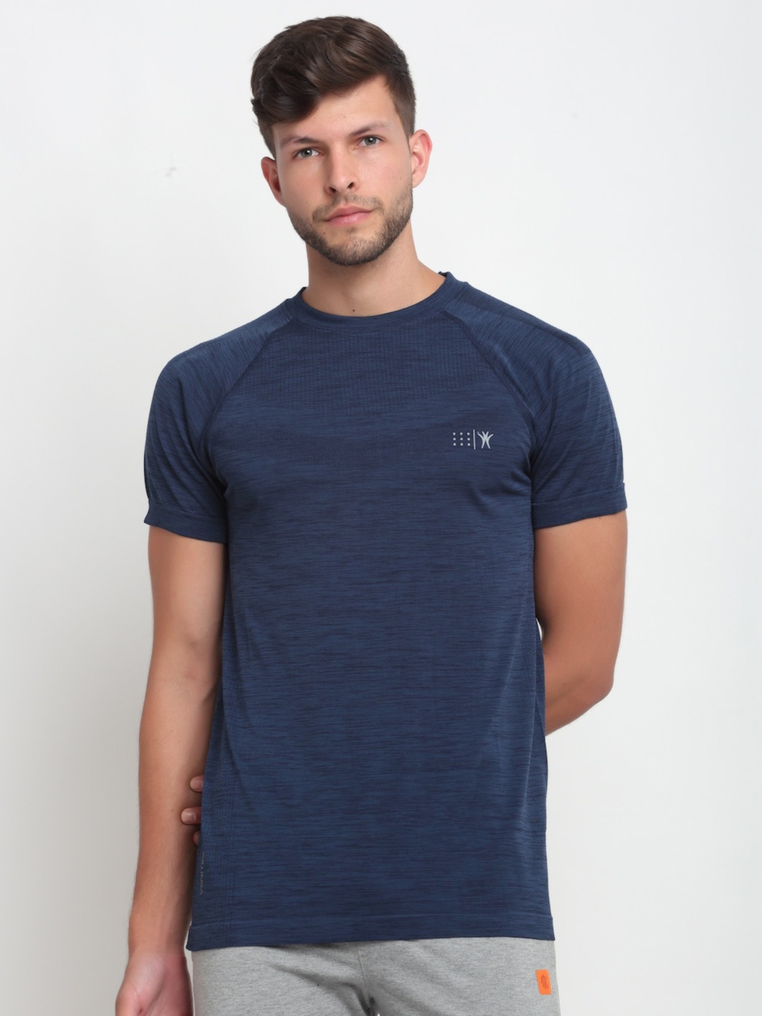 

VENITIAN Men Blue Applique Slim Fit T-shirt