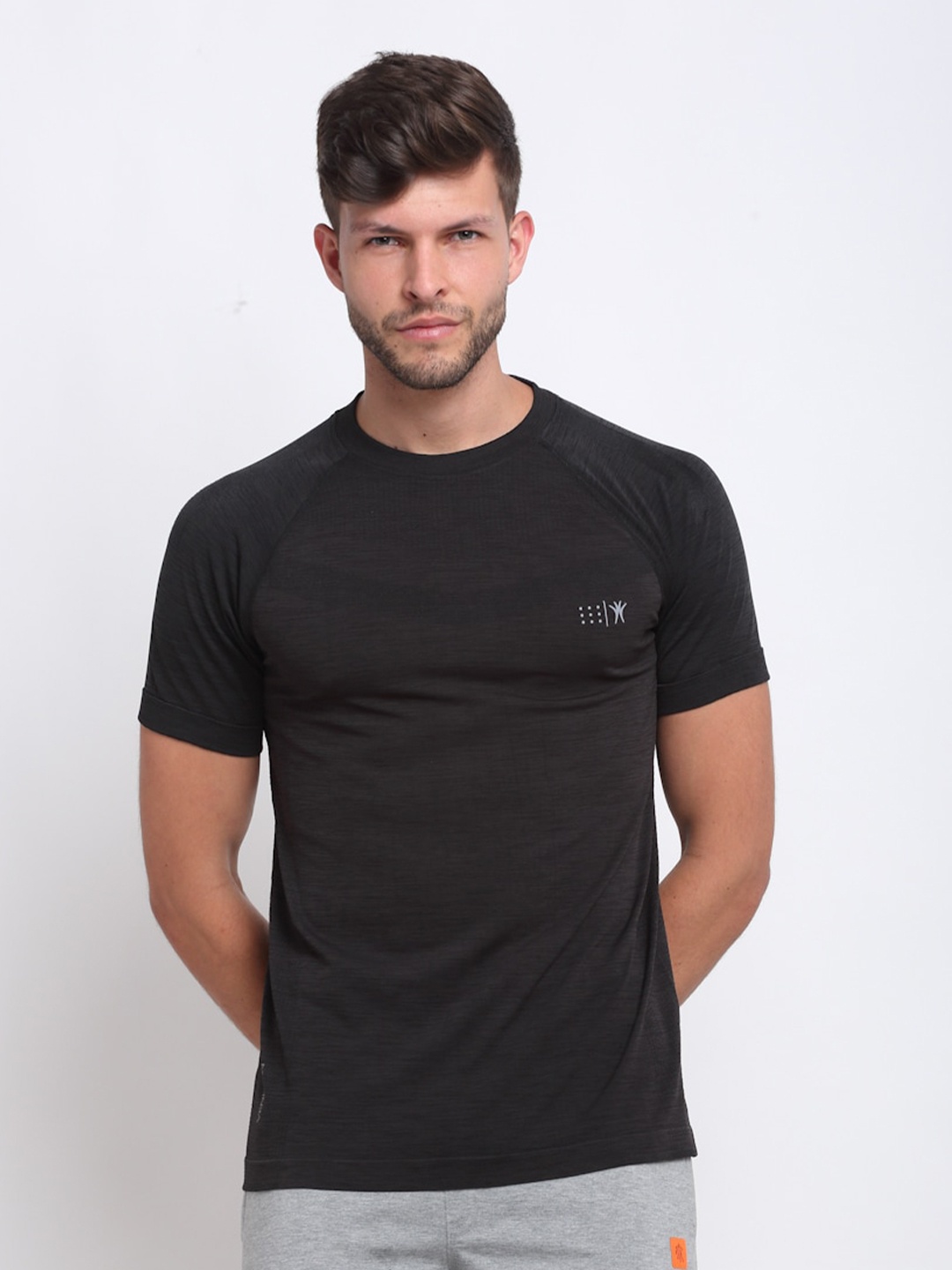 

VENITIAN Men Black Slim Fit T-shirt