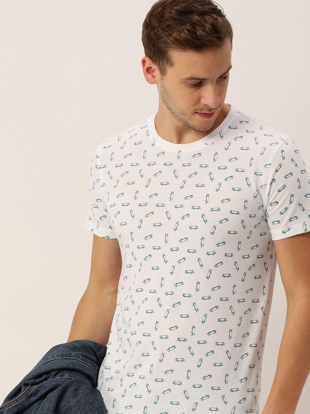 

PETER ENGLAND UNIVERSITY Men White & Green Printed Slim Fit T-shirt