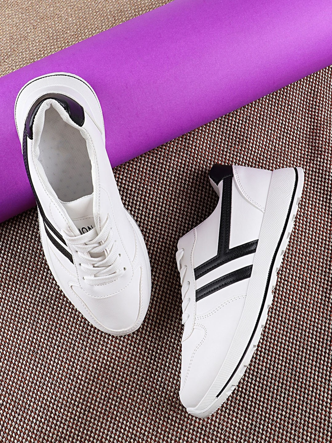 

THE WHITE POLE Women Black Colourblocked Sneakers