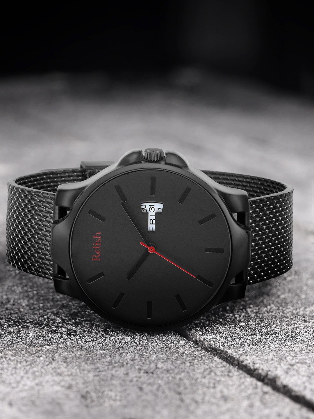 

Relish Men Black Dial & Black Straps Analogue Watch