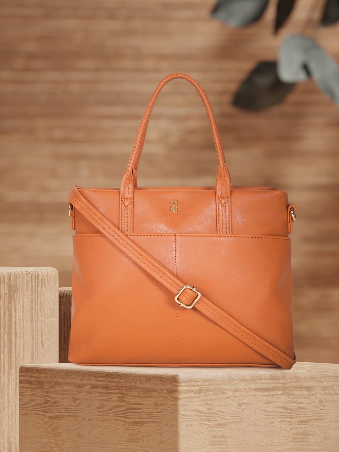 

Baggit Tan Brown Handheld Bag
