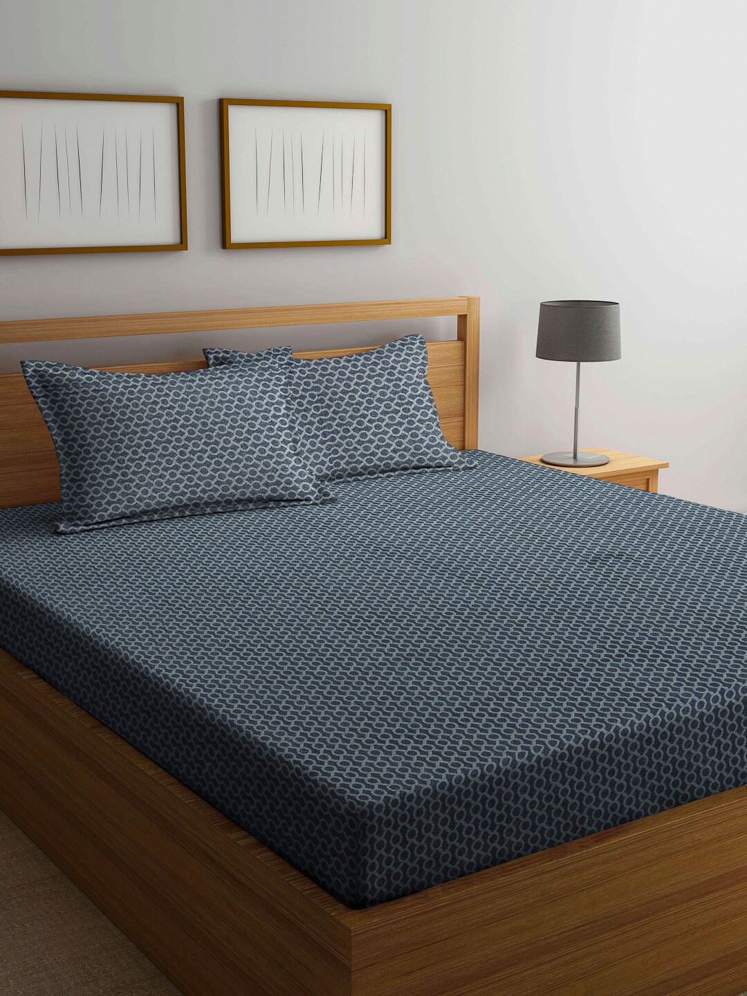 

Arrabi Green Geometric 300 TC 1 King Bedsheet with 2 Pillow Covers