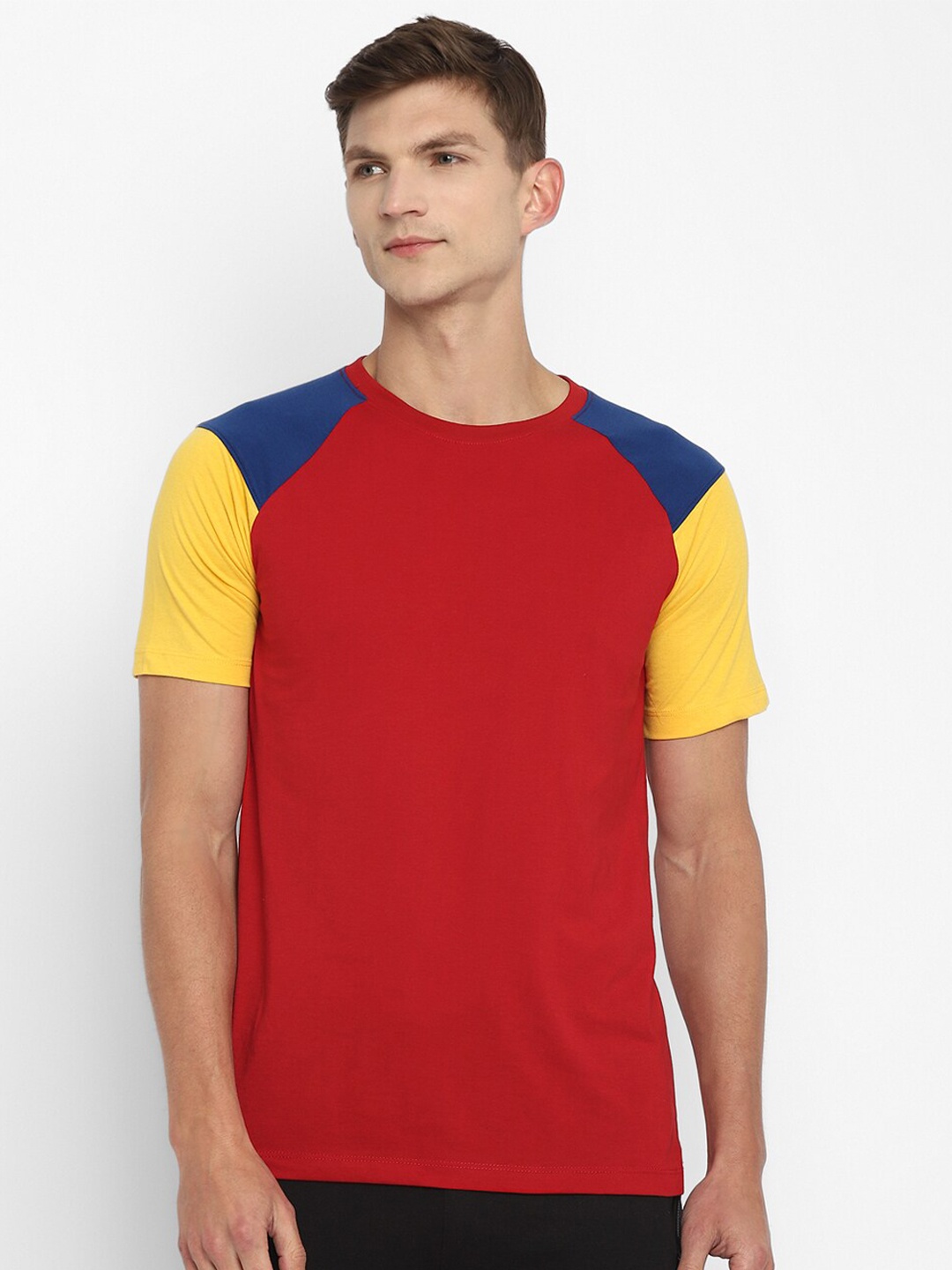 

Yuuki Men Red Solid Round Neck T-shirt