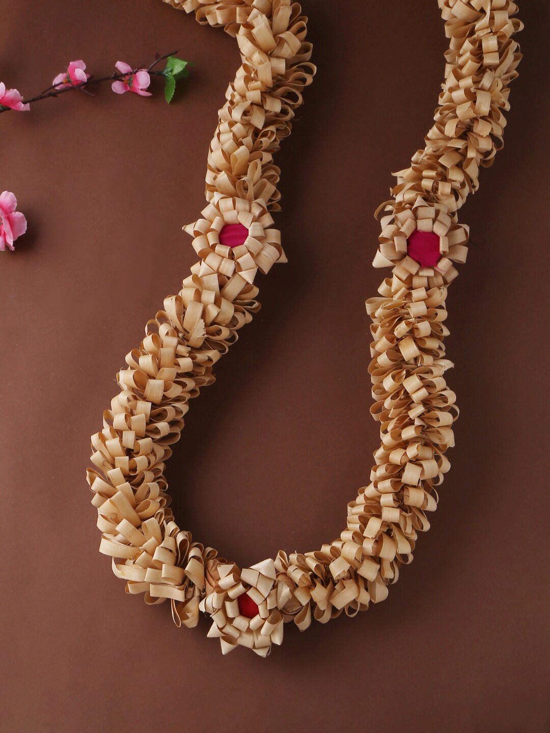 

RDK Beige Sandalwood Processed Photo Frame Garland