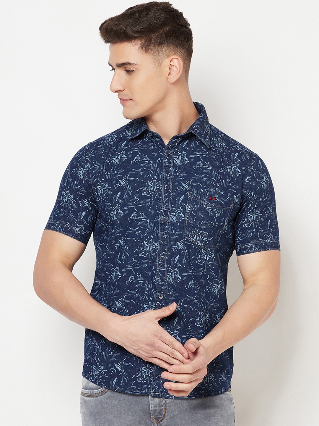 

Crimsoune Club Men Navy Blue Slim Fit Floral Printed Pure Cotton Casual Shirt