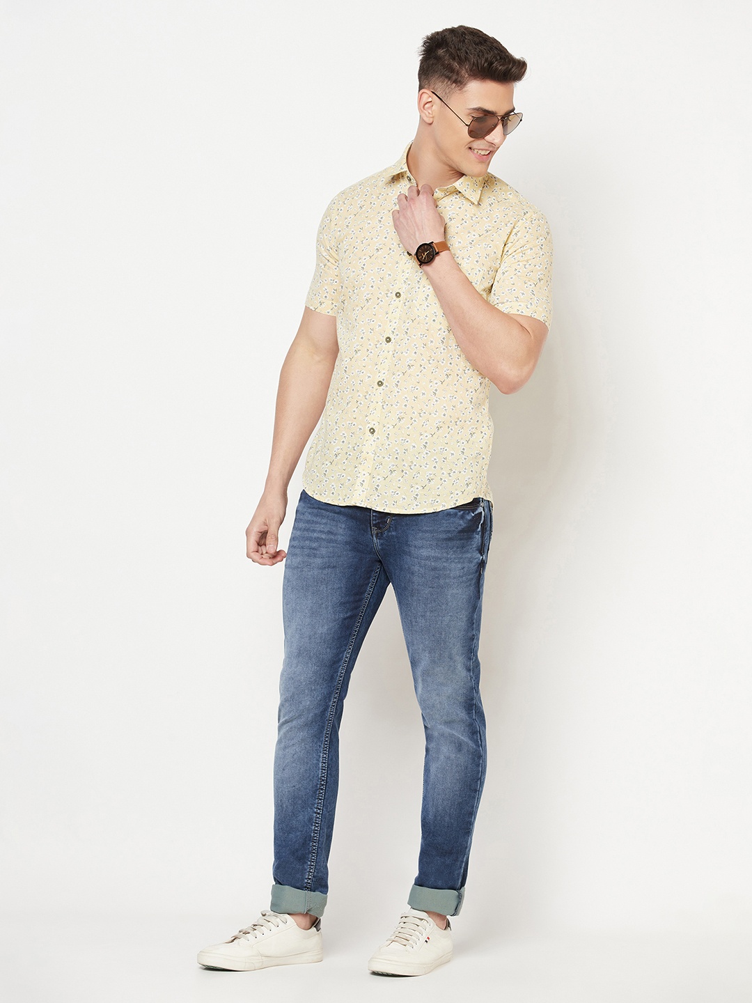

Crimsoune Club Men Yellow Slim Fit Floral Printed Casual Shirt