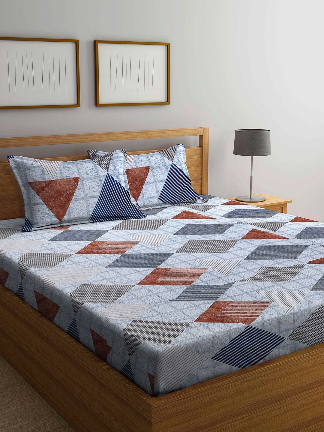 

KLOTTHE Grey & Brown Geometric 210 TC Queen Bedsheet with 2 Pillow Covers