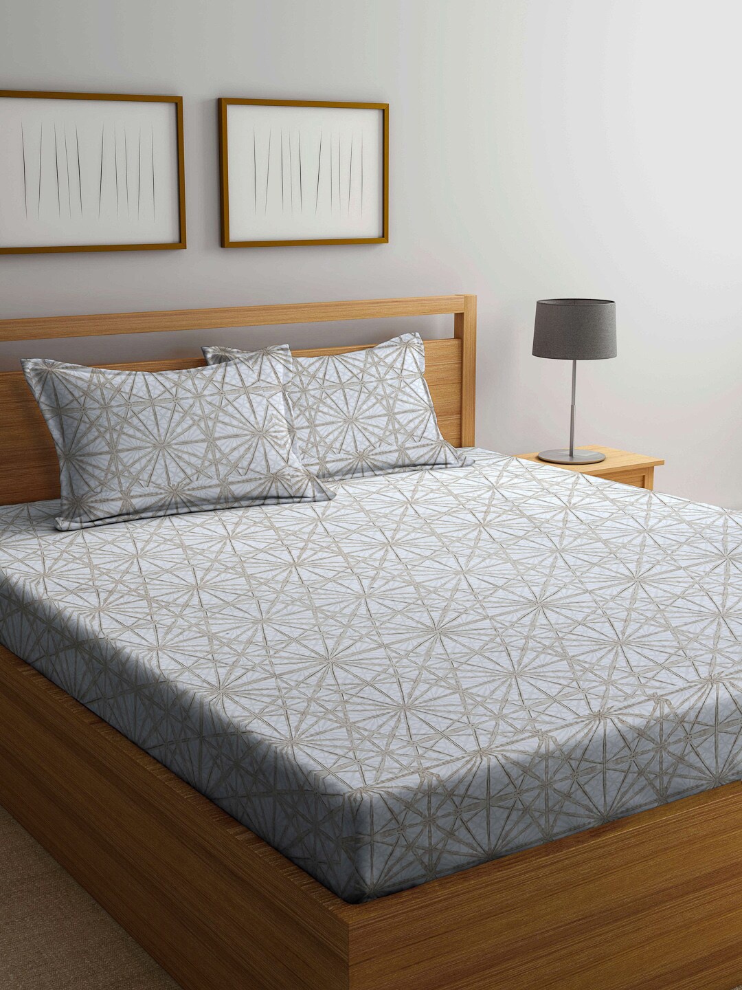 

KLOTTHE Beige Geometric 210 TC King Bedsheet with 2 Pillow Covers