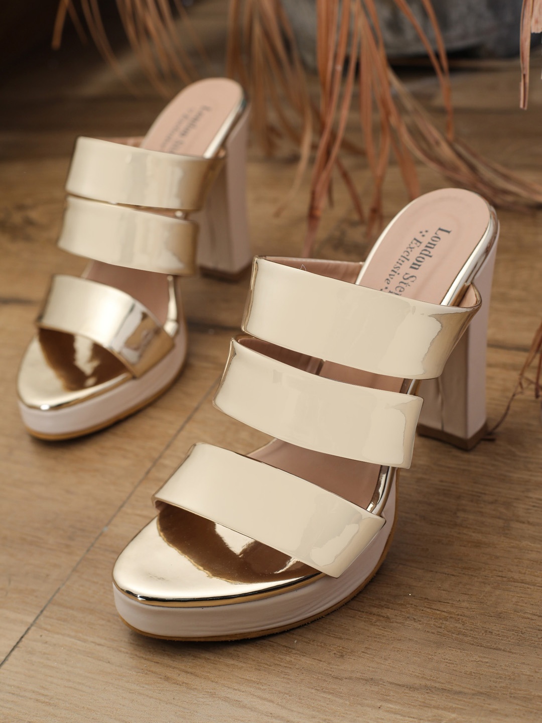 

LONDON STEPS Gold-Toned Block Sandals