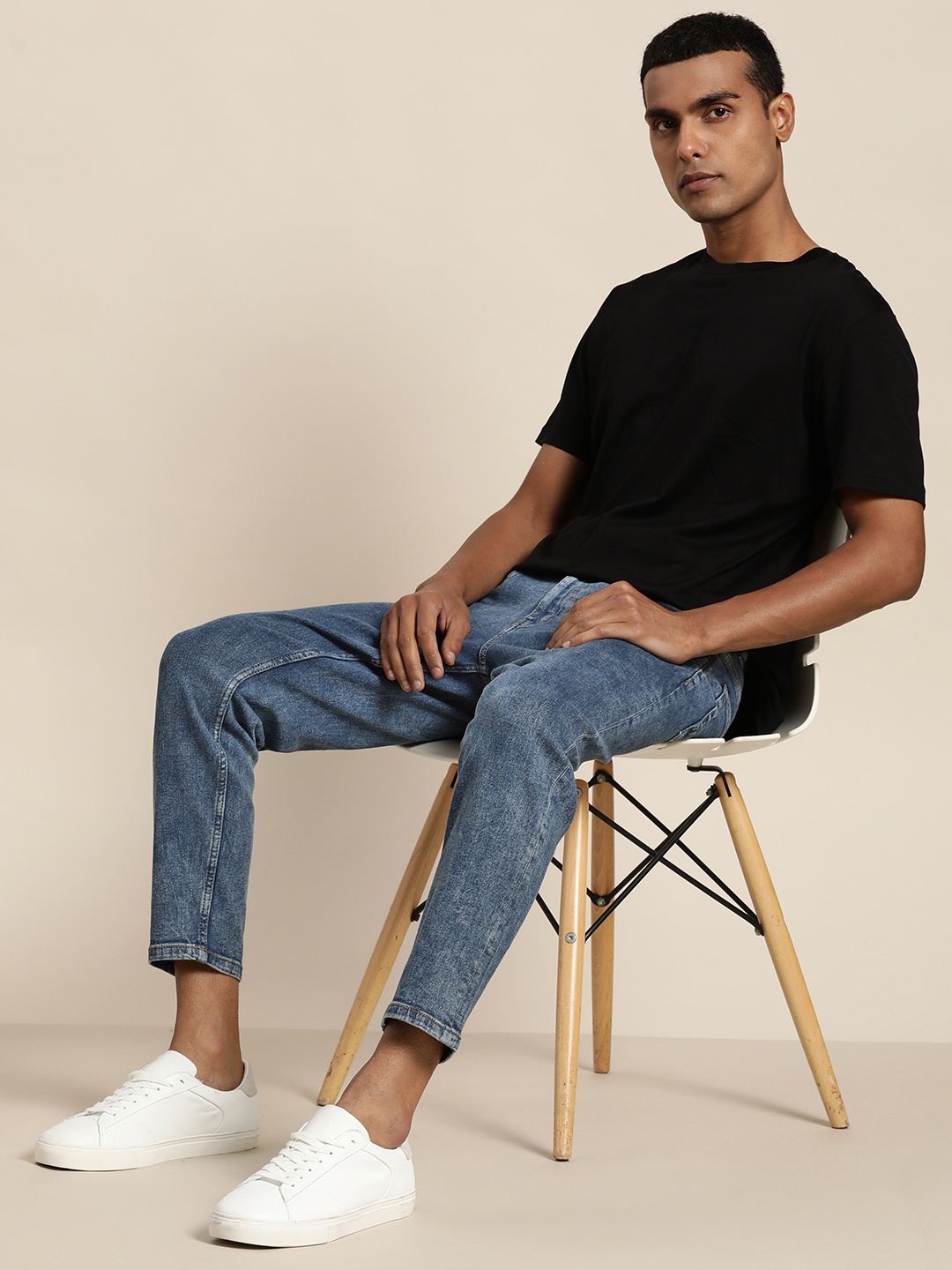 

ether Men Blue Carrot Fit Light Fade Stretchable Jeans