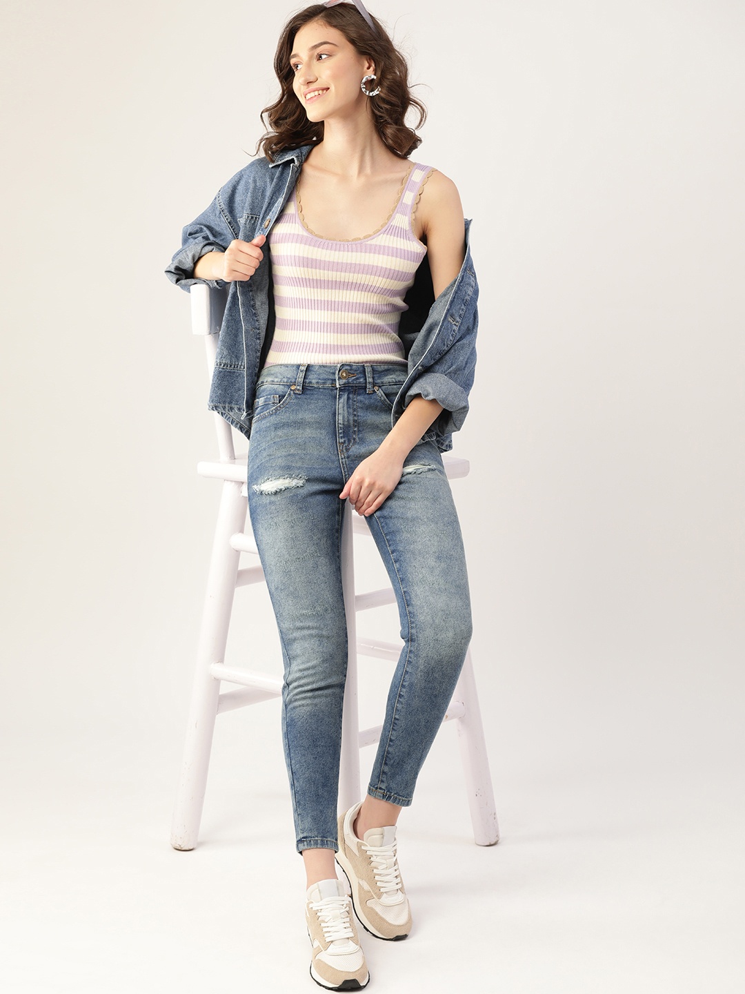 

DressBerry Women Blue Skinny Fit Mildly Distressed Light Fade Stretchable Jeans