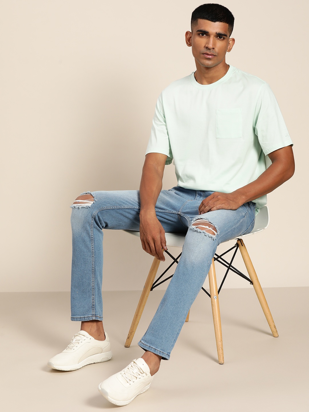 

ether Men Blue Skinny Fit Slash Knee Light Fade Stretchable Jeans