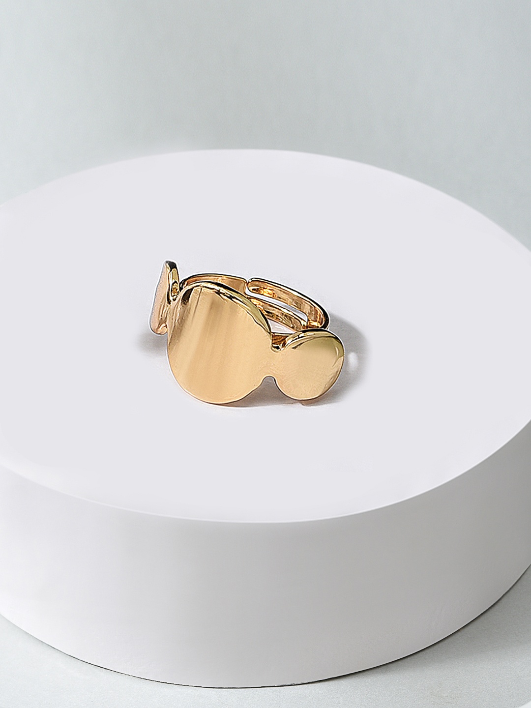 

AMI Gold-Toned & Plated Classy Contemporary Finger Ring