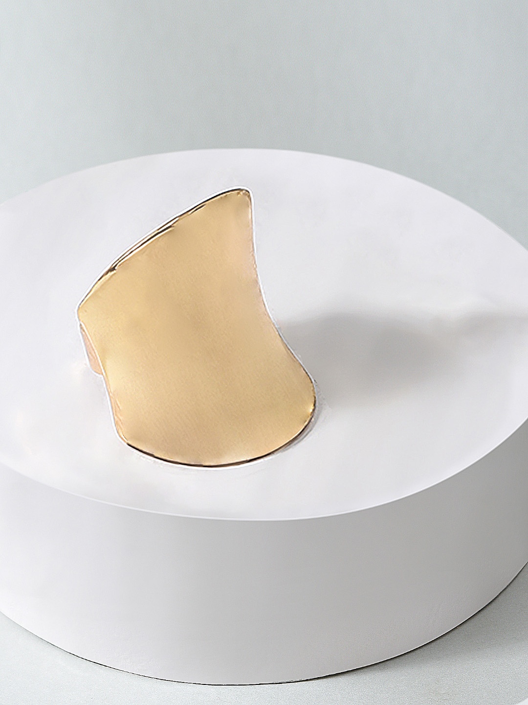 

AMI Gold-Plated Adjustable Finger Ring