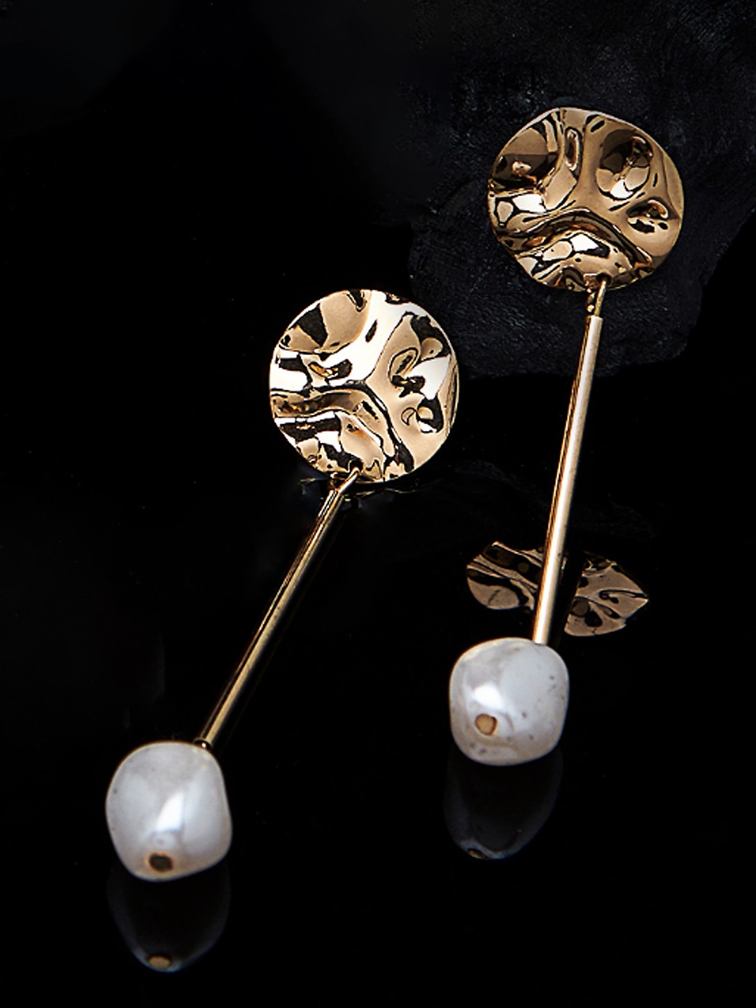 

AMI Gold-Toned & White Contemporary Drop Earrings