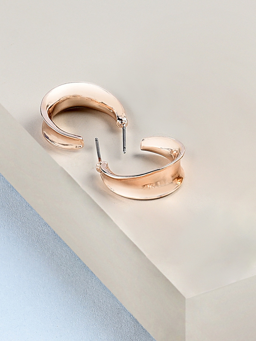 

AMI Rose Gold-Plated Contemporary Half Hoop Earrings