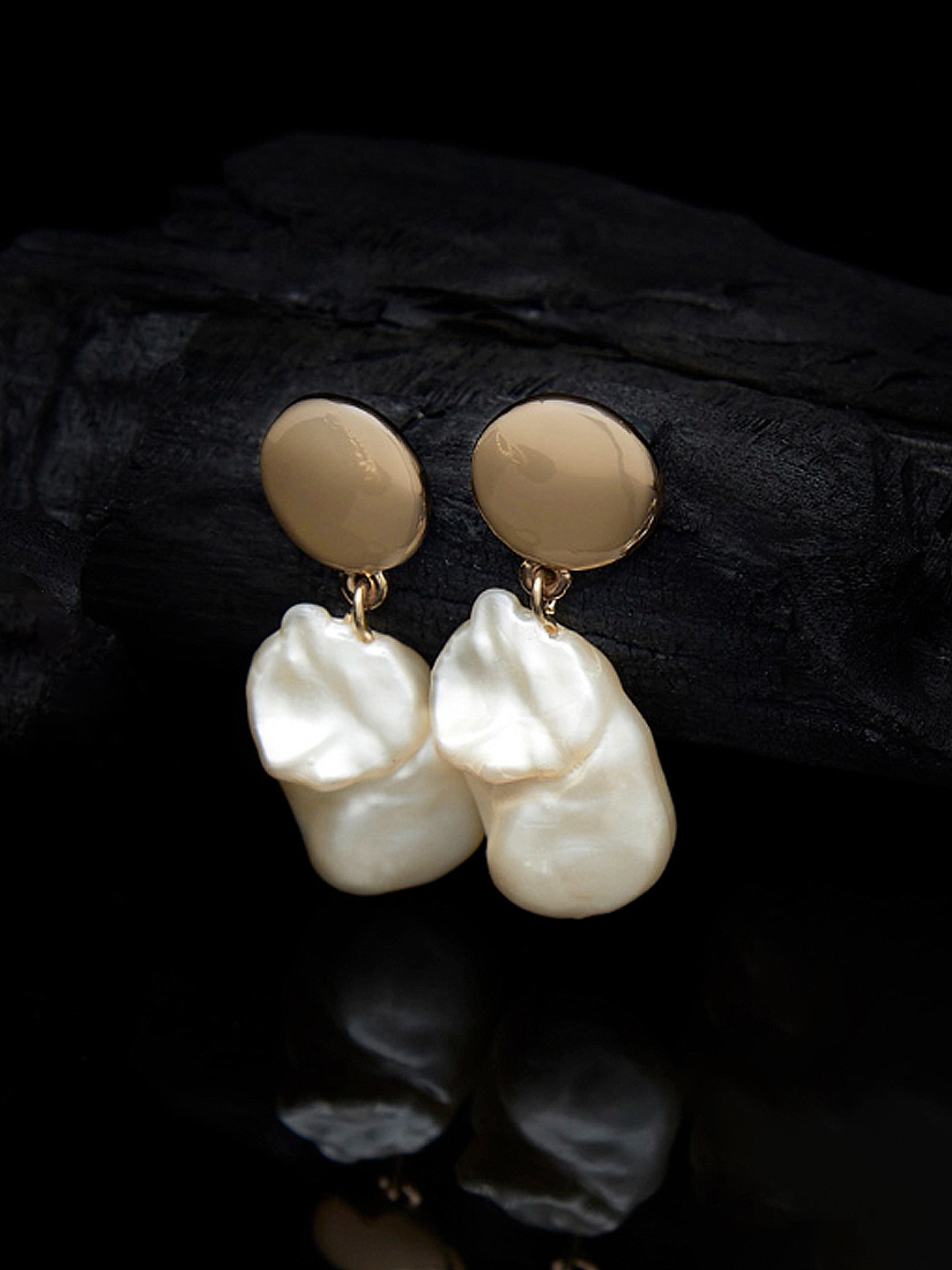 

AMI Gold-Toned Contemporary Pearls Beaded Drop Earrings