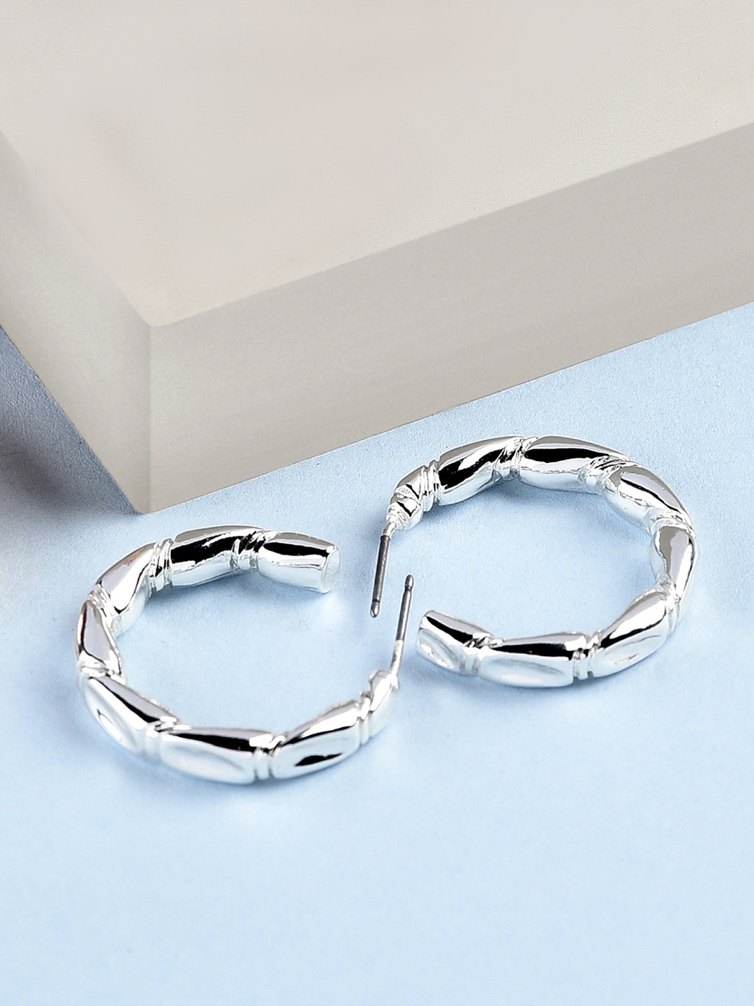 

AMI Woman Silver-Toned Contemporary Hoop Earrings