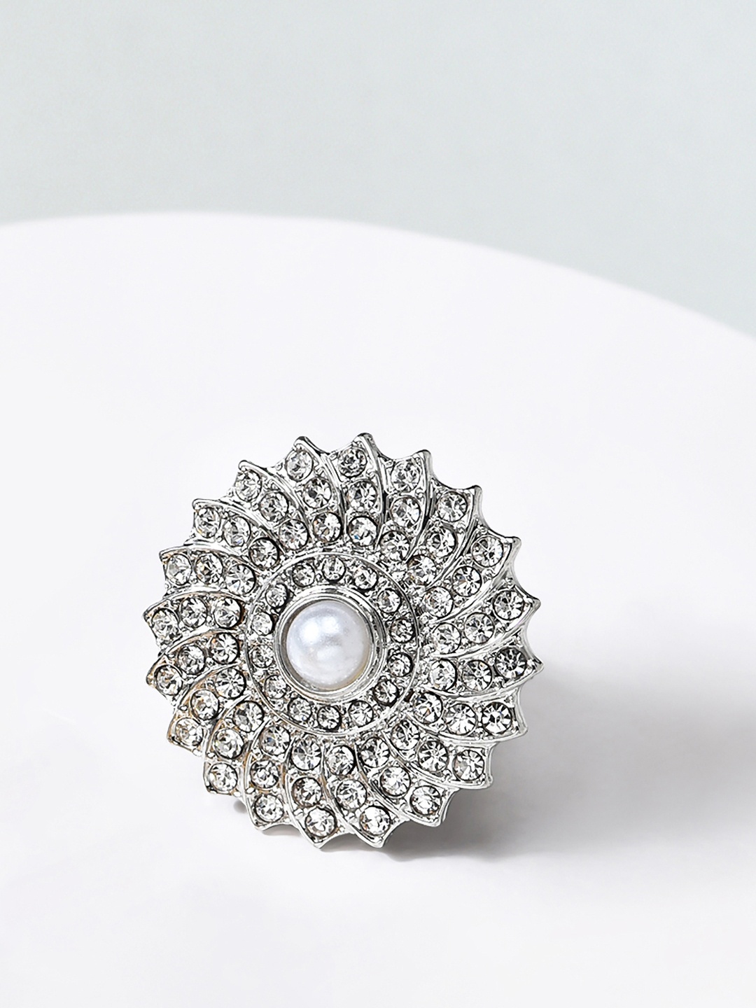 

AMI Silver-Toned Diamonds Studded Contemporary Finger Ring