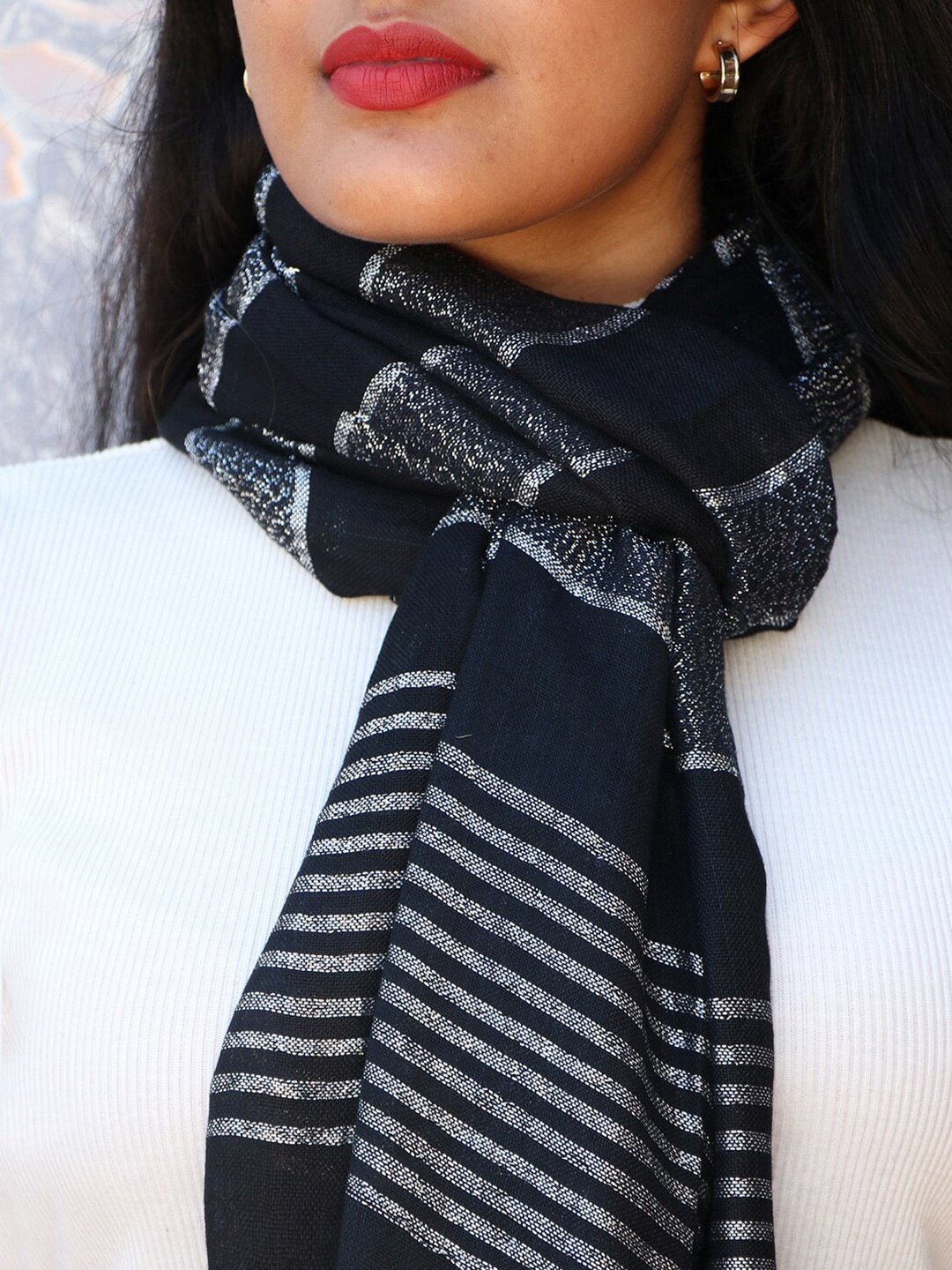 

Ayesha Women Black & Silver-Coloured Contemporary Striped Scarf