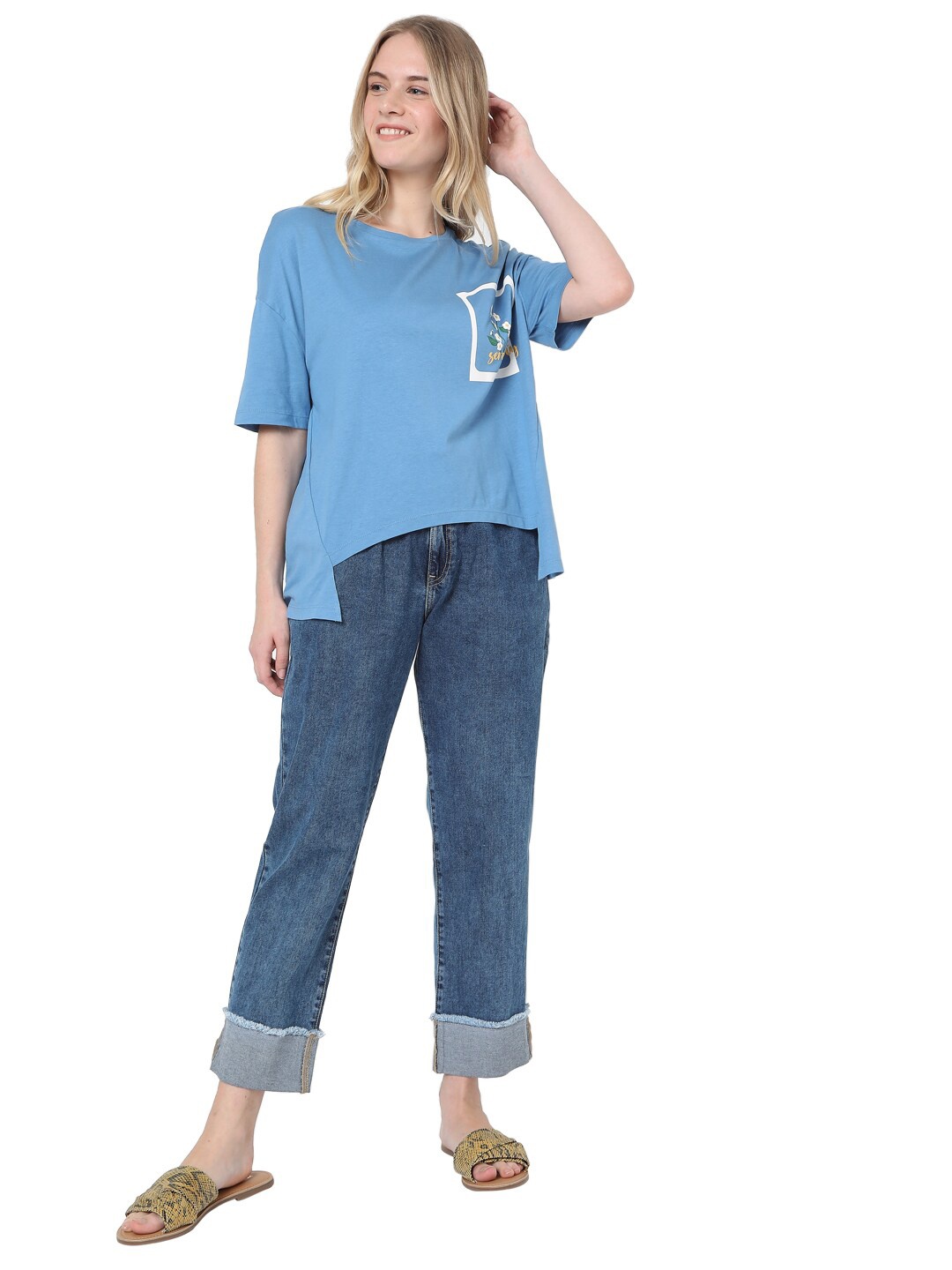 

Vero Moda Women Blue Graphic Printed Drop-Shoulder Sleeves Cotton T-shirt