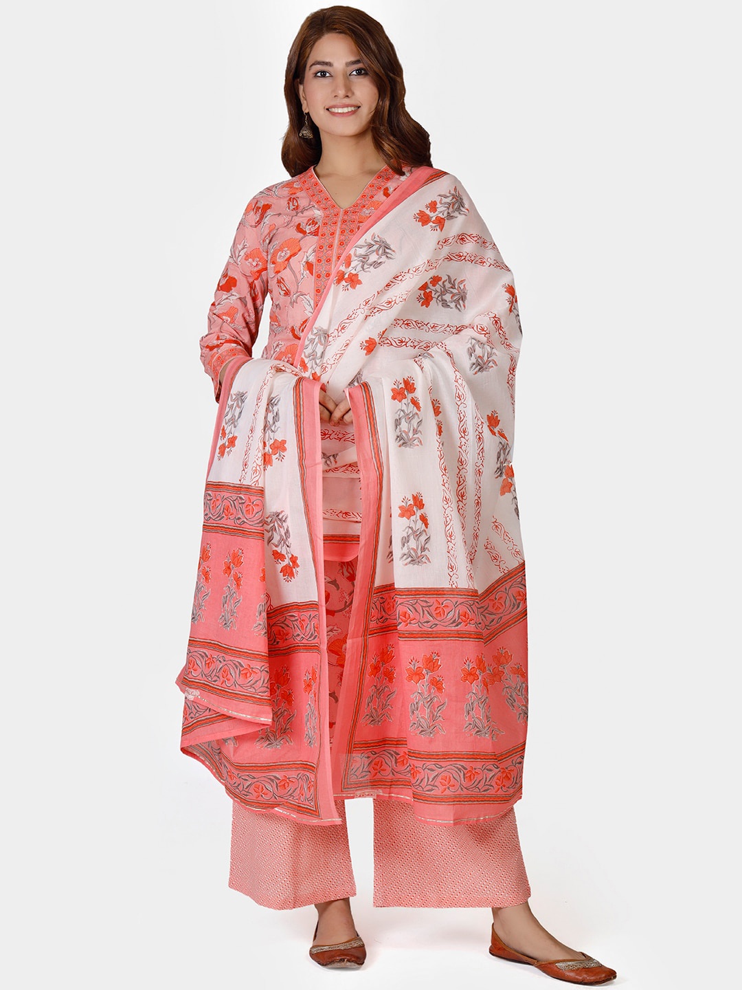 

Do Dhaage Women Peach-Coloured Floral Printed Pure Cotton Kurta with Palazzos & With Dupatta