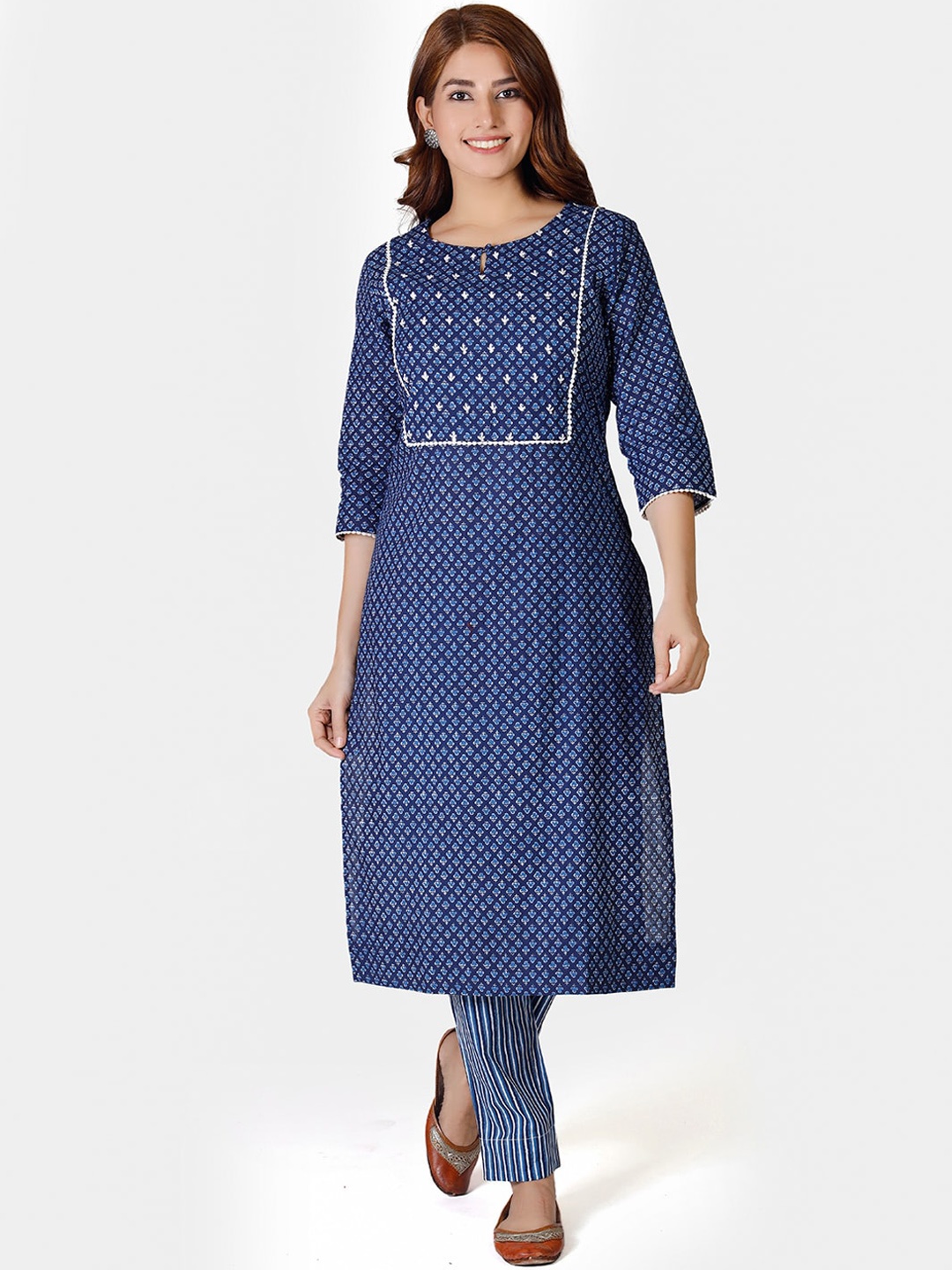 

Do Dhaage Women Navy Blue Floral Printed Thread Work Pure Cotton Kurta with Trousers