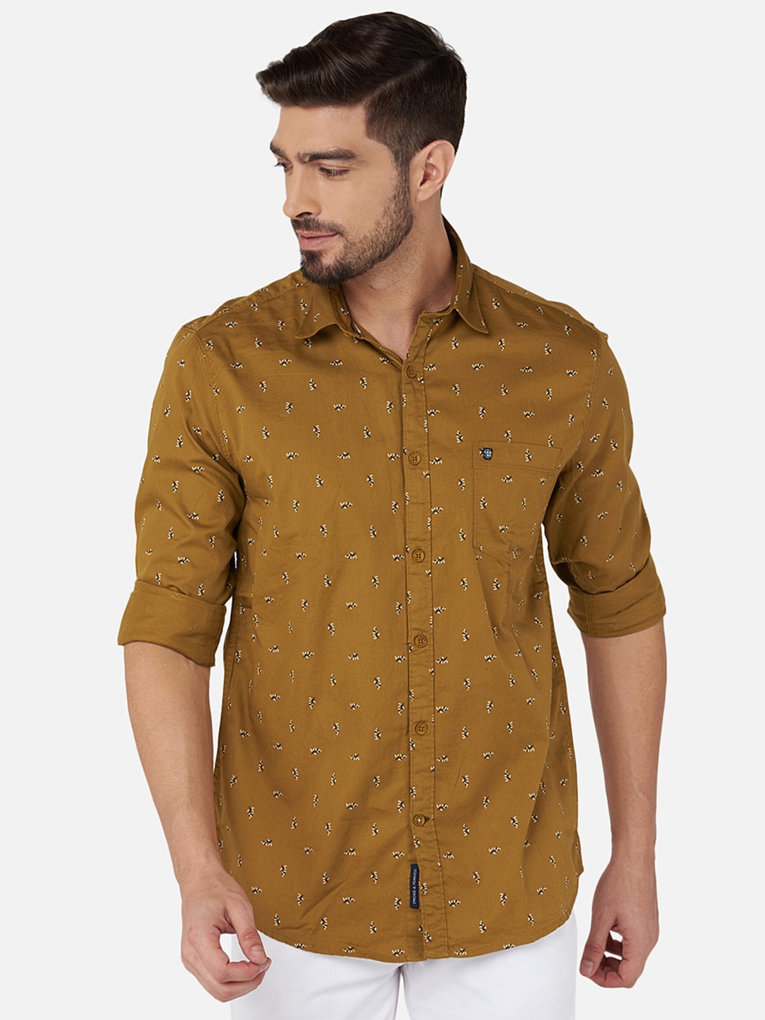 

Oxemberg Men Khaki & White Classic Slim Fit Printed Cotton Casual Shirt