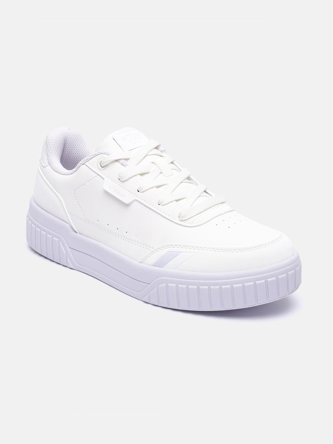 

Xtep Women White Skateboarding Non-Marking Shoes