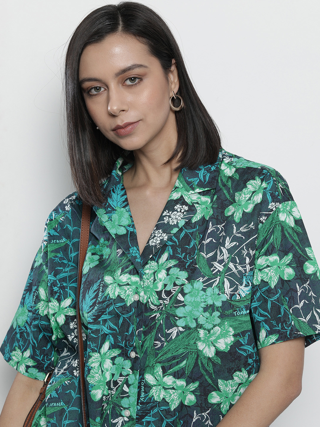 

Tommy Hilfiger Women Green Boxy Floral Opaque Printed Pure Cotton Casual Tropical Shirt