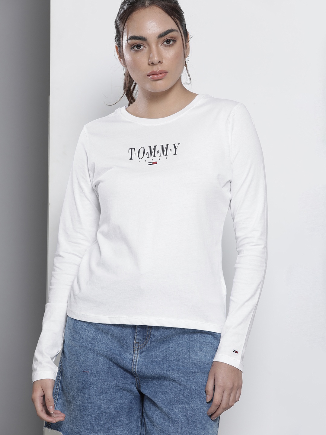 

Tommy Hilfiger Women White Brand Logo Printed Pure Cotton Slim Fit T-shirt