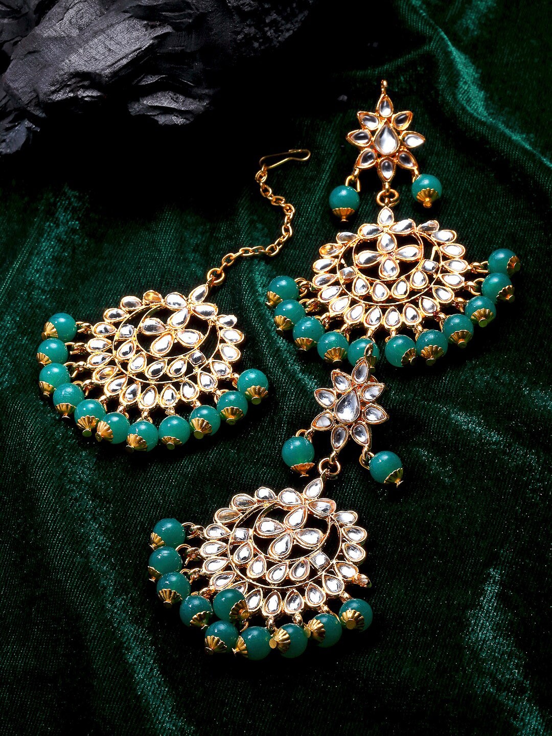 

ZENEME Gold Plated & Green Kundan Studded Earrings & Maangtikka Set