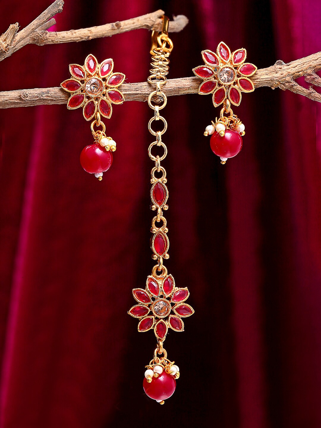 

ZENEME Red Gold-Plated Kundan Studded Maang Tika & Earring Set