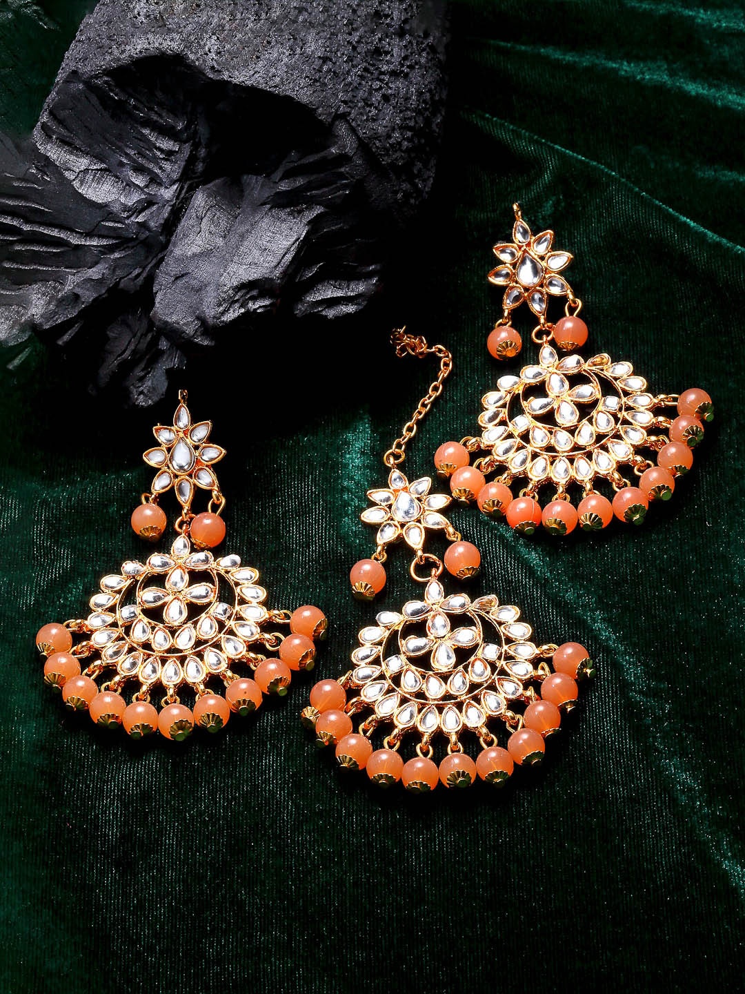 

ZENEME Orange Gold-Plated Kundan & Pearl Studded Handcrafted Maang Tika & Earrings Set