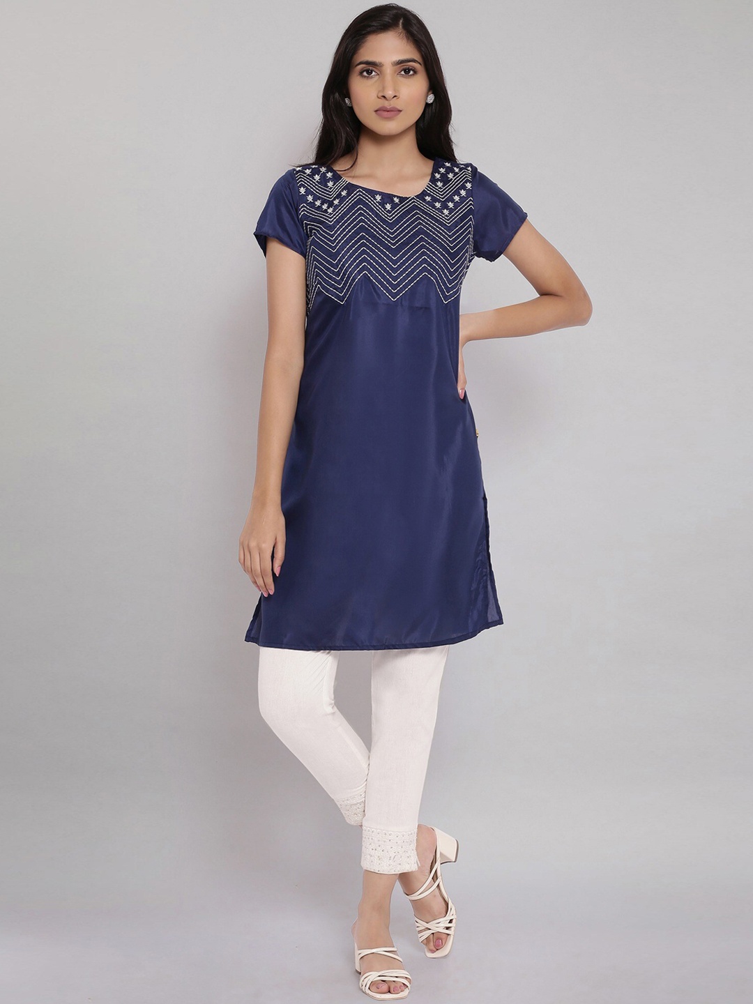 

AURELIA Women Blue Chevron Yoke Design Keyhole Neck Kantha Work Kurta