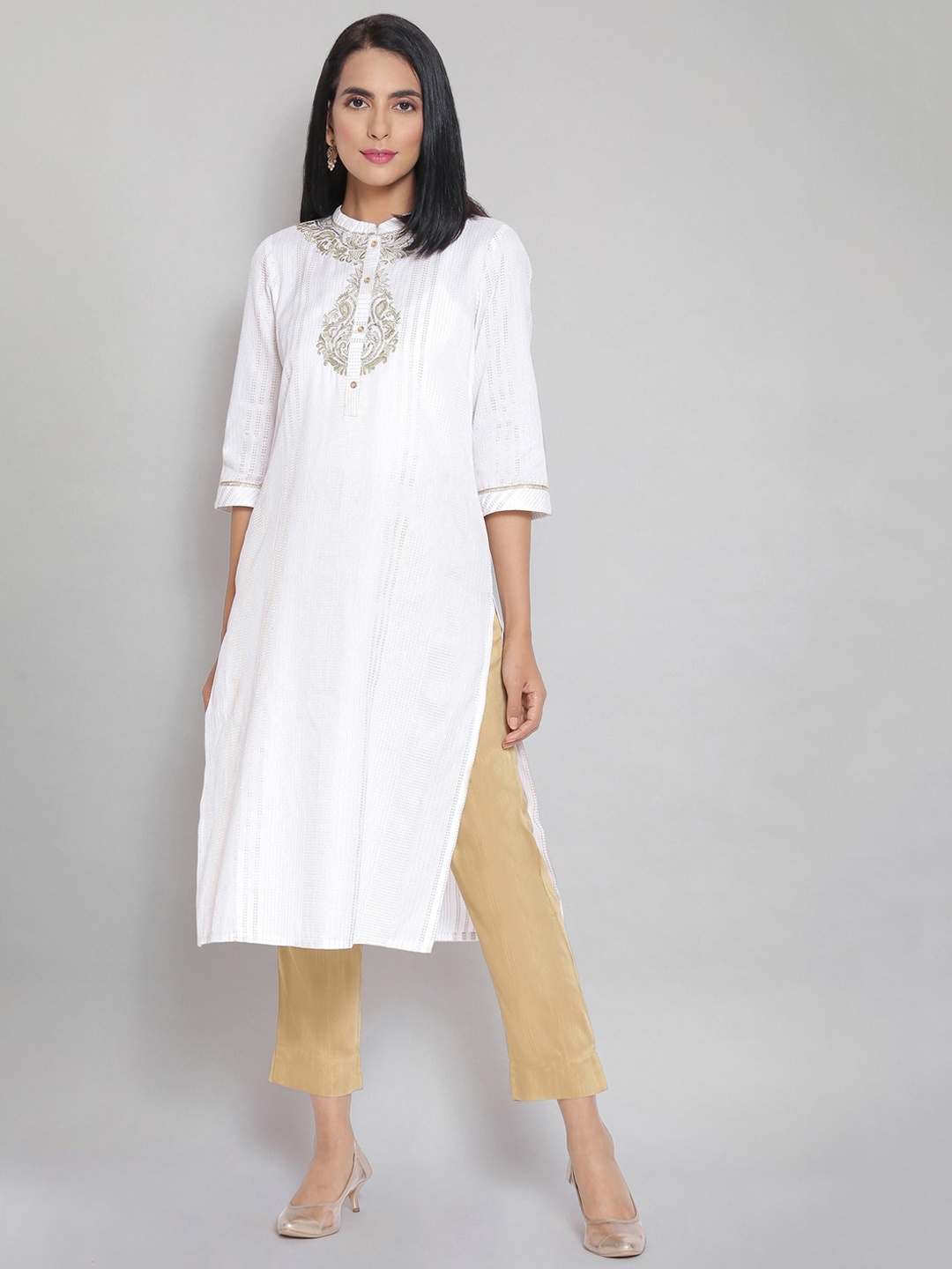 

AURELIA Women White Floral Embroidered Thread Work Kurta