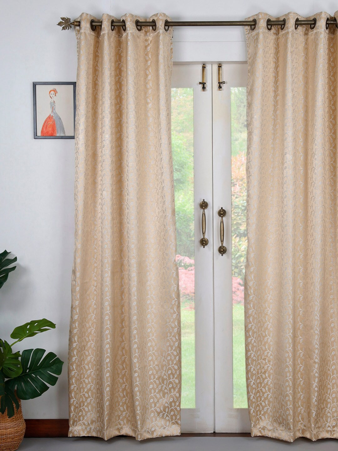 

Ariana Gold-Toned & White Floral Door Curtain