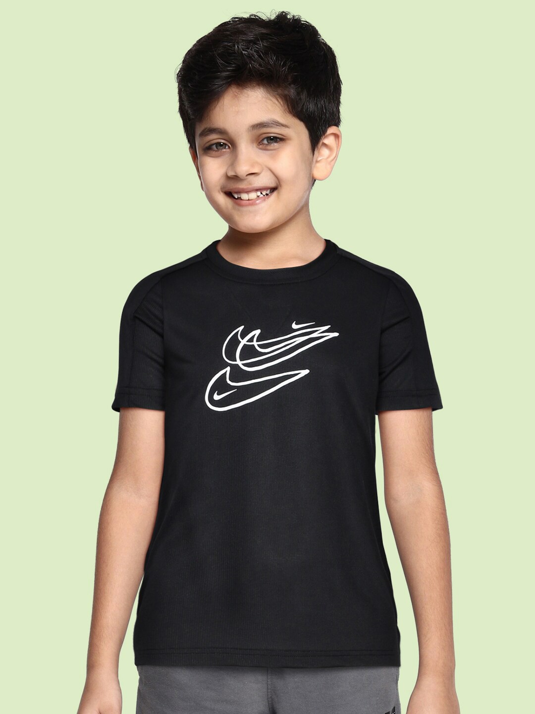 

Nike Boys Black Brand Logo Print Round Neck Raglan Sleeves Dri-FIT Training T-shirt