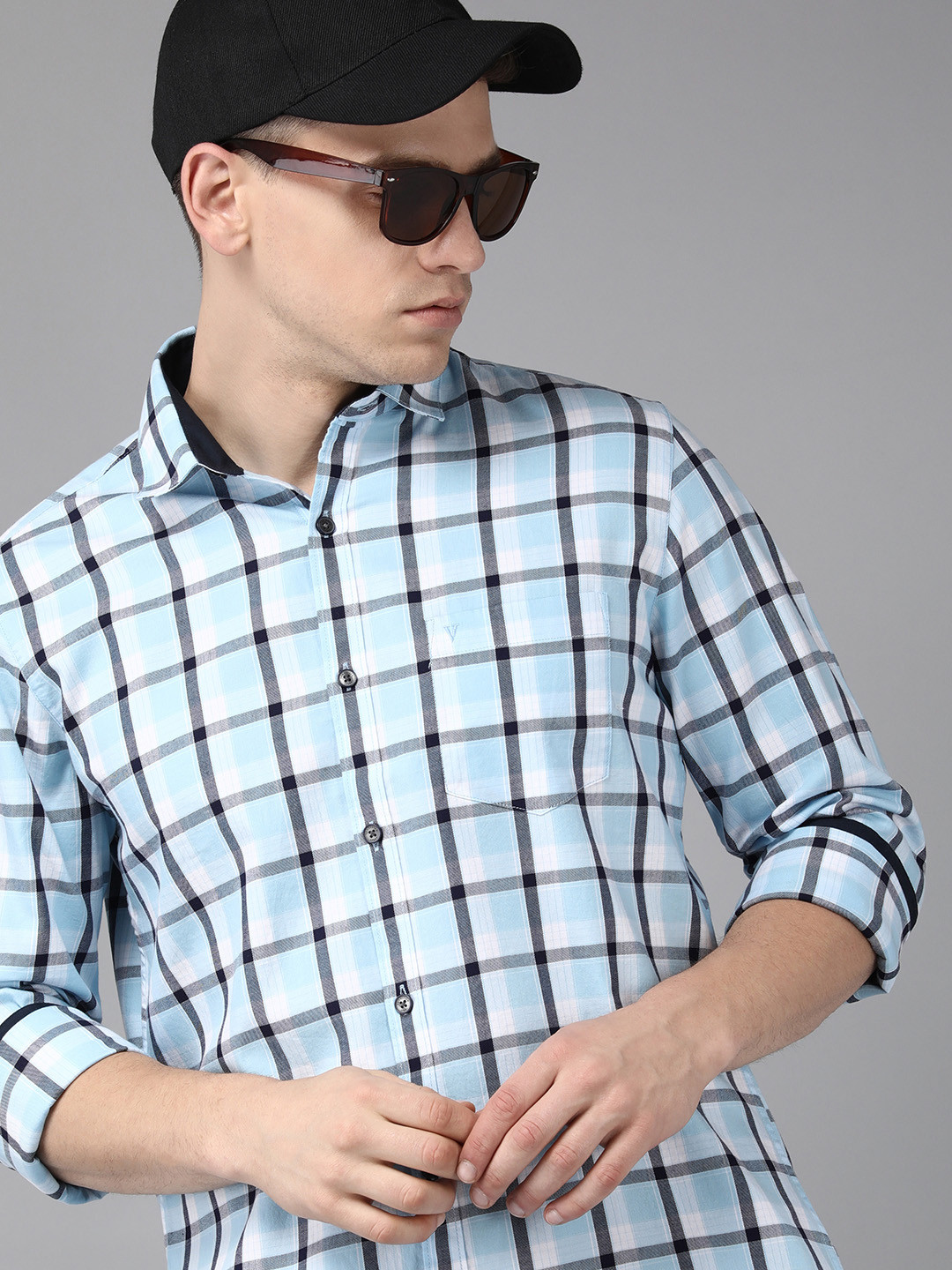 

Van Heusen Sport Men Blue & Black Slim Fit Checked Casual Shirt