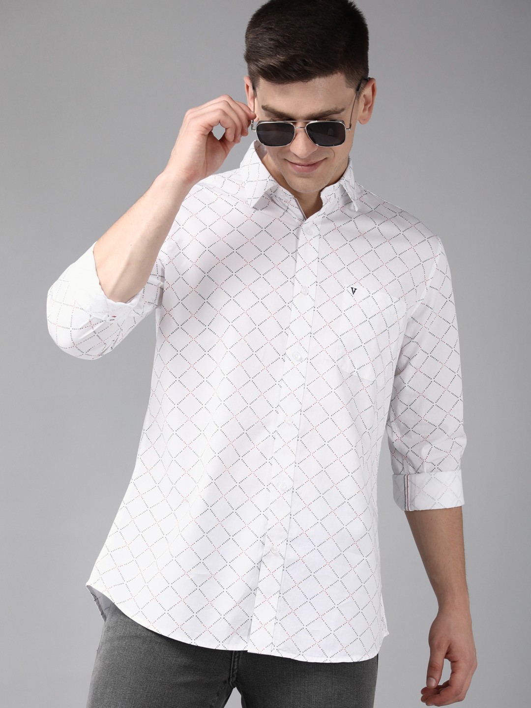 

Van Heusen Sport Men White Slim Fit Checked Casual Shirt