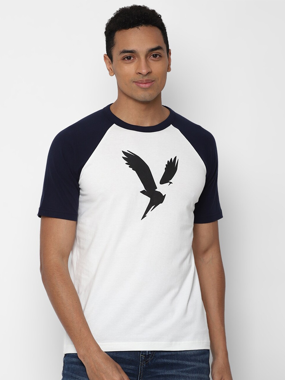 

AMERICAN EAGLE OUTFITTERS Men White Typography Colourblocked Applique T-shirt