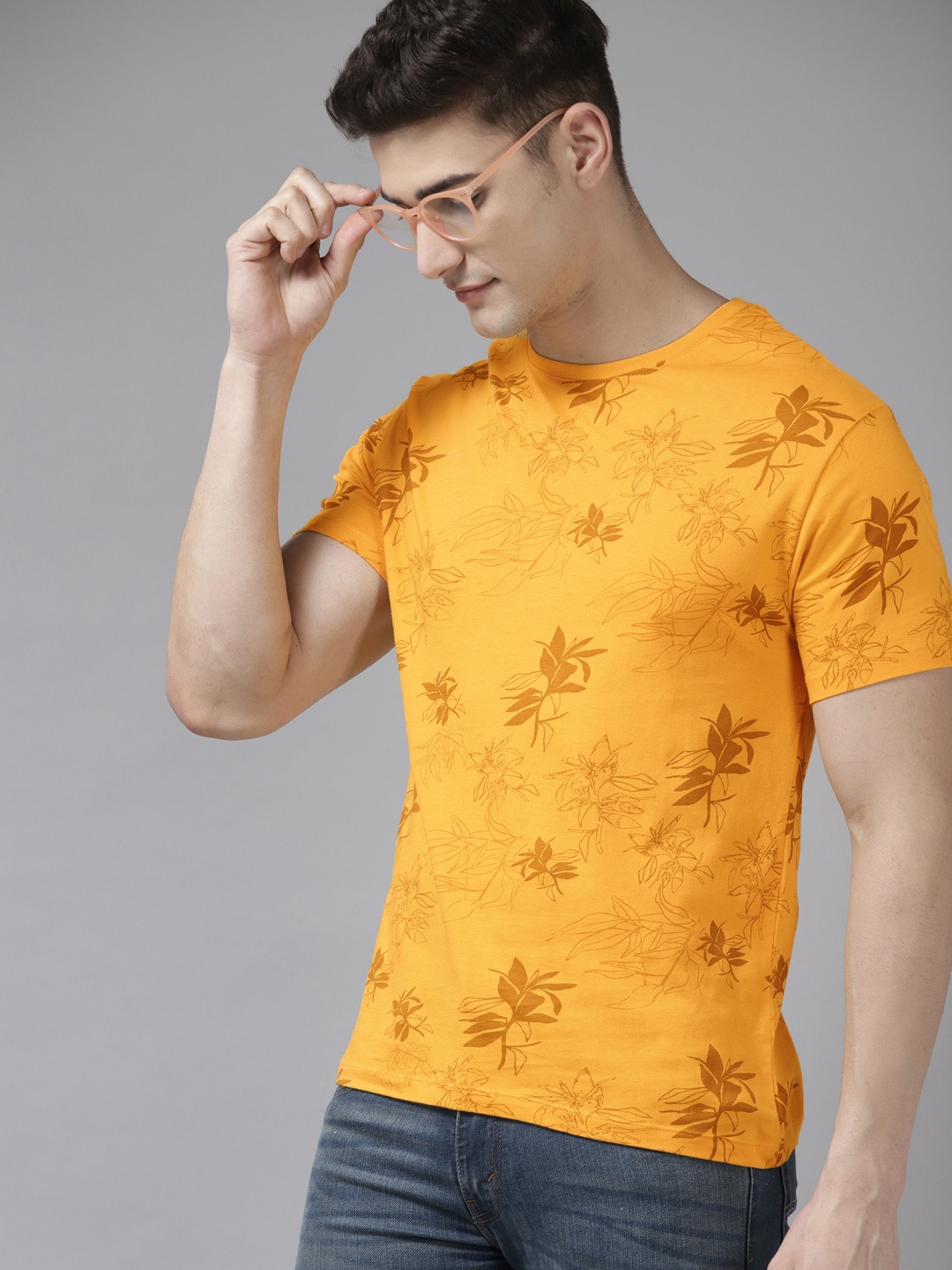 

Blackberrys Men Yellow & Brown Floral Printed Pure Cotton Slim Fit T-shirt