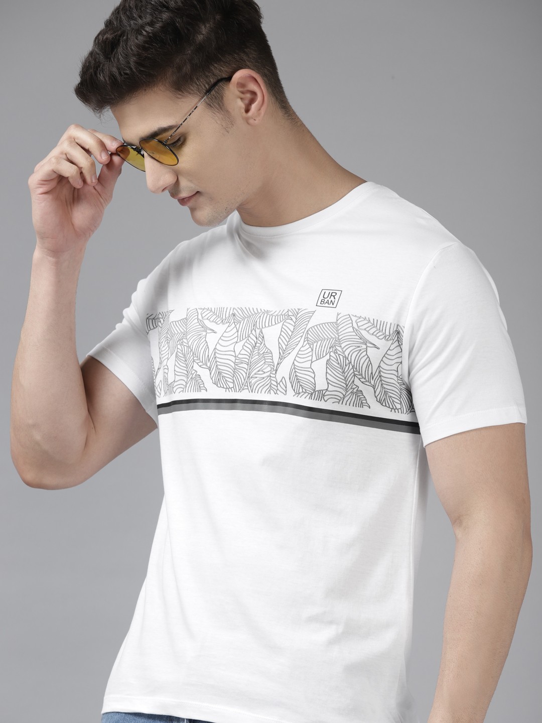 

Blackberrys Men White & Black Printed Tropical Pure Cotton Slim Fit T-shirt