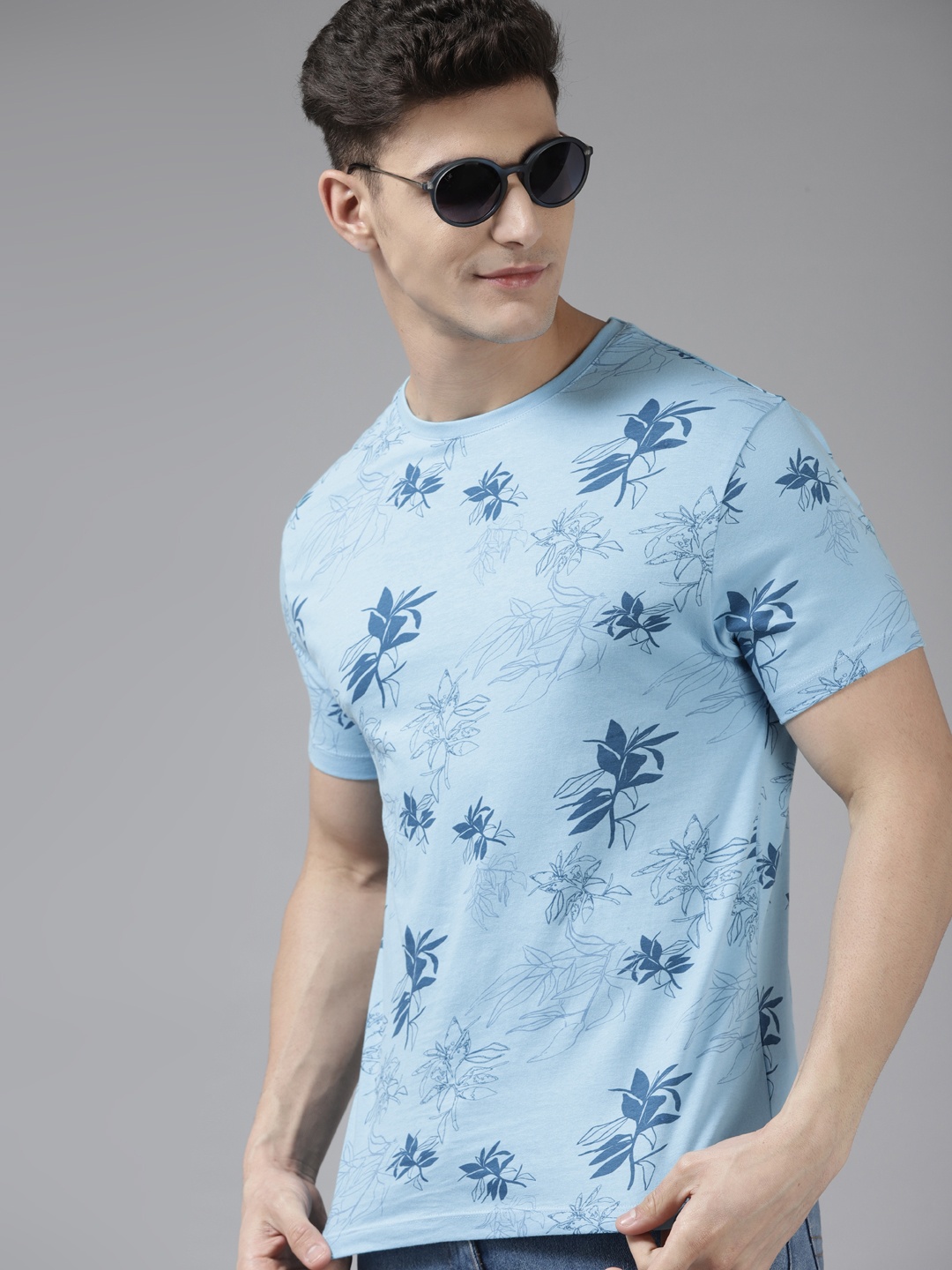 

Blackberrys Men Blue Floral Printed Pure Cotton Slim Fit T-shirt