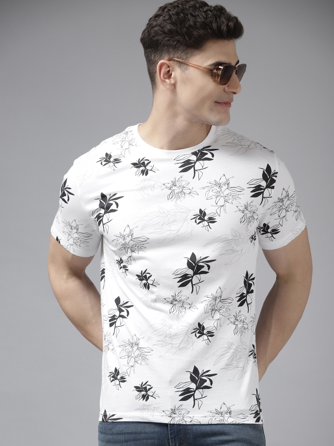 

Blackberrys Men White & Black Floral Printed Pure Cotton Slim Fit T-shirt