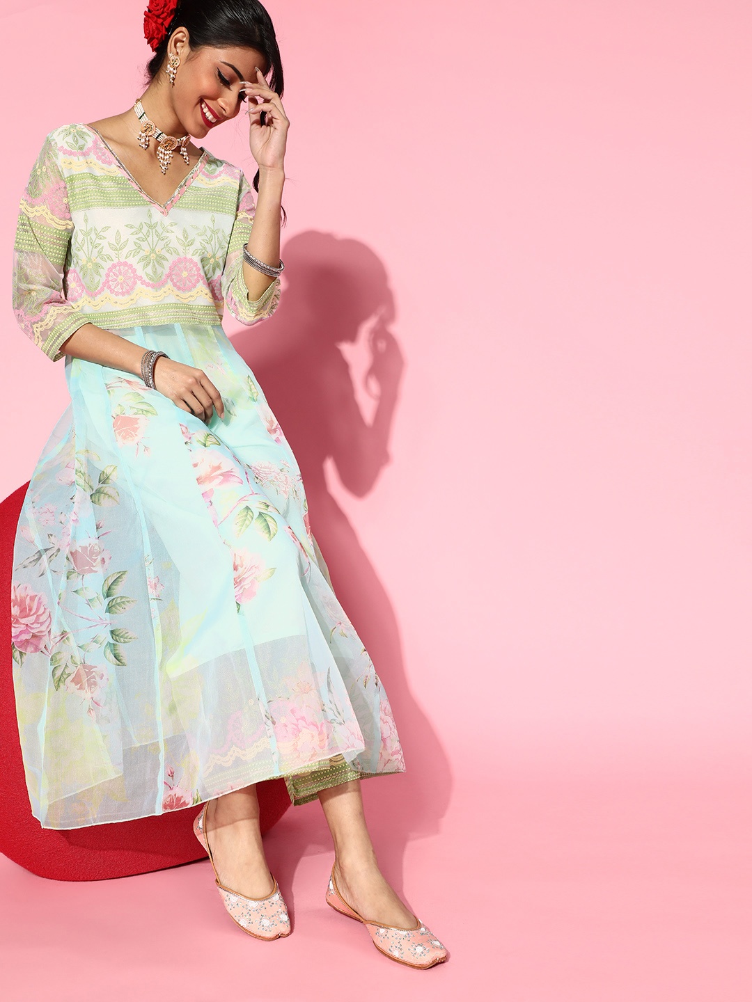 

Ahalyaa Floral Organza Romantic Florals Kurta Set, Blue