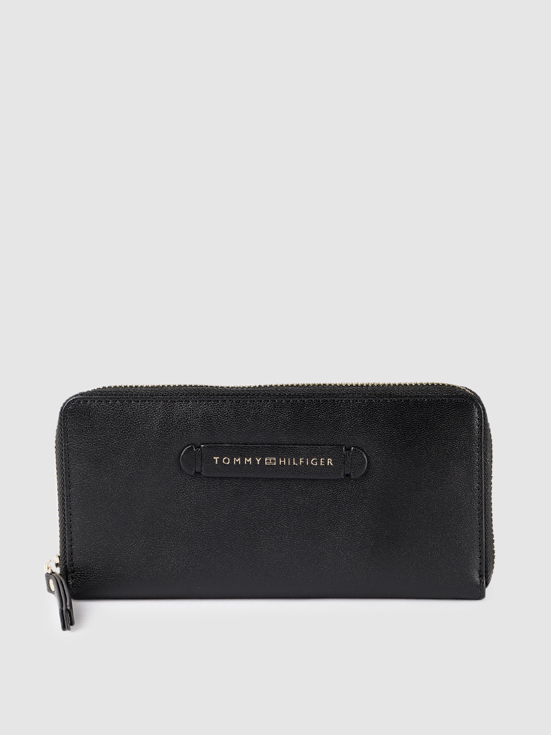 

Tommy Hilfiger Women Black Leather Zip Around Wallet
