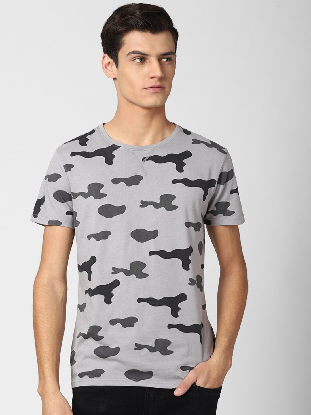 

Peter England Casuals Men Grey Printed Slim Fit T-shirt
